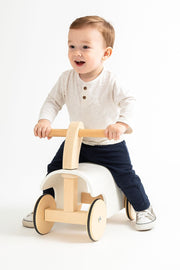 Bicicleta de equilibrio blanca – el primer paso antes de la bicicleta
